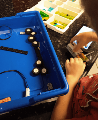 Kids learning robotics