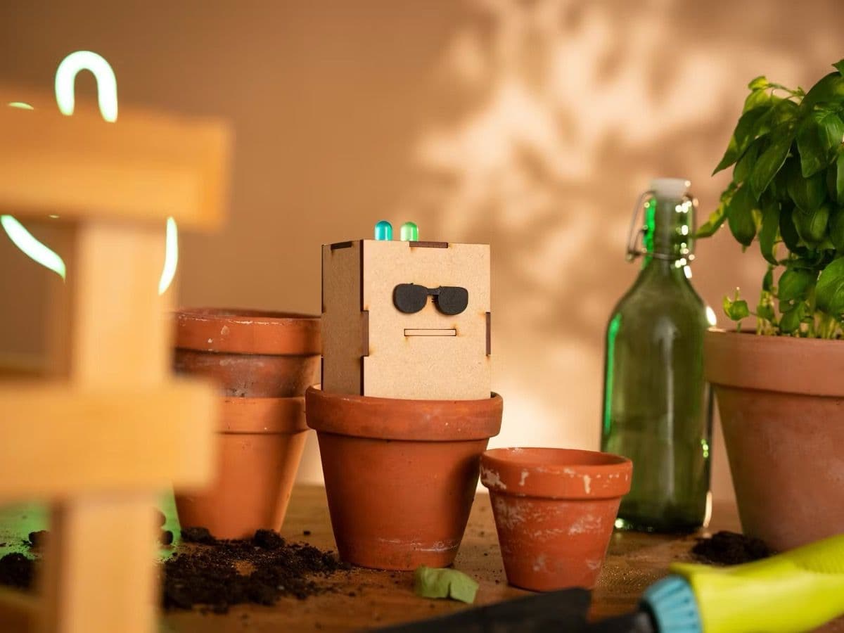 The Nerd project — a desktop IoT digital pet monitored via the Arduino Cloud