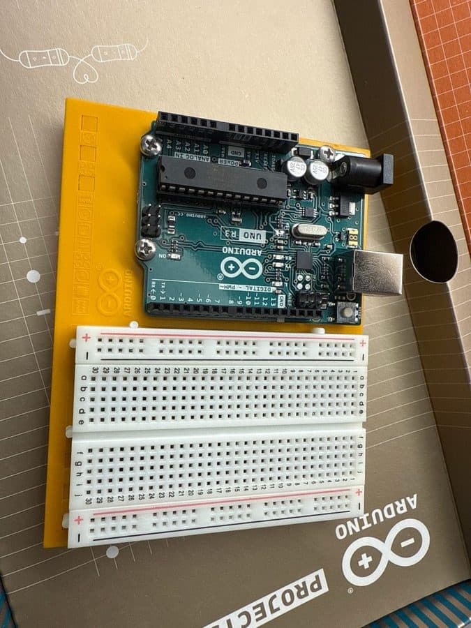 Arduino UNO R3 with breadboard and components assembled