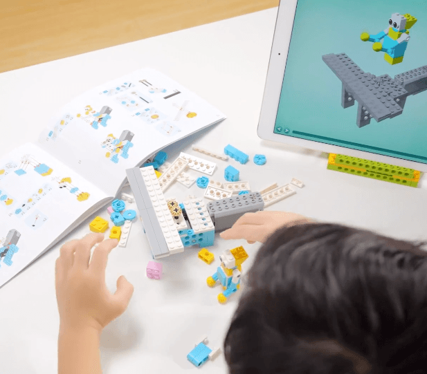 Child building robot