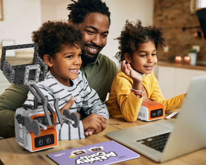 Father homeschooling kids with VinciBot