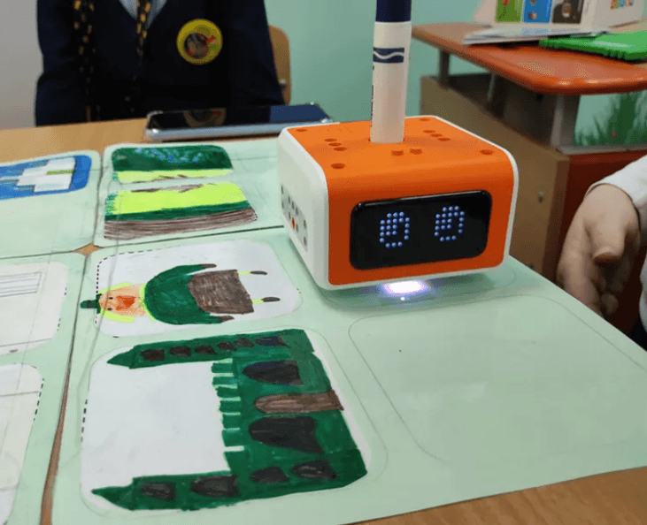 VinciBot navigating on a custom drawn map