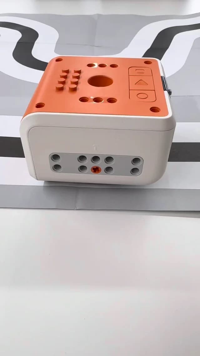 VinciBot following a line on the activity map