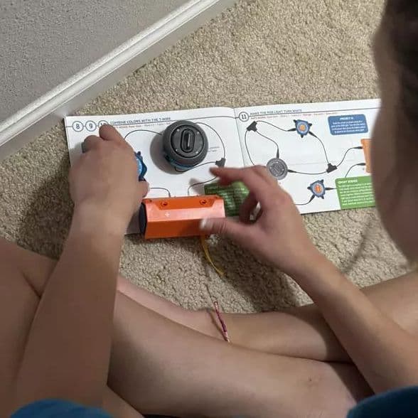 Child experimenting with the National Geographic Epic Circuits kit