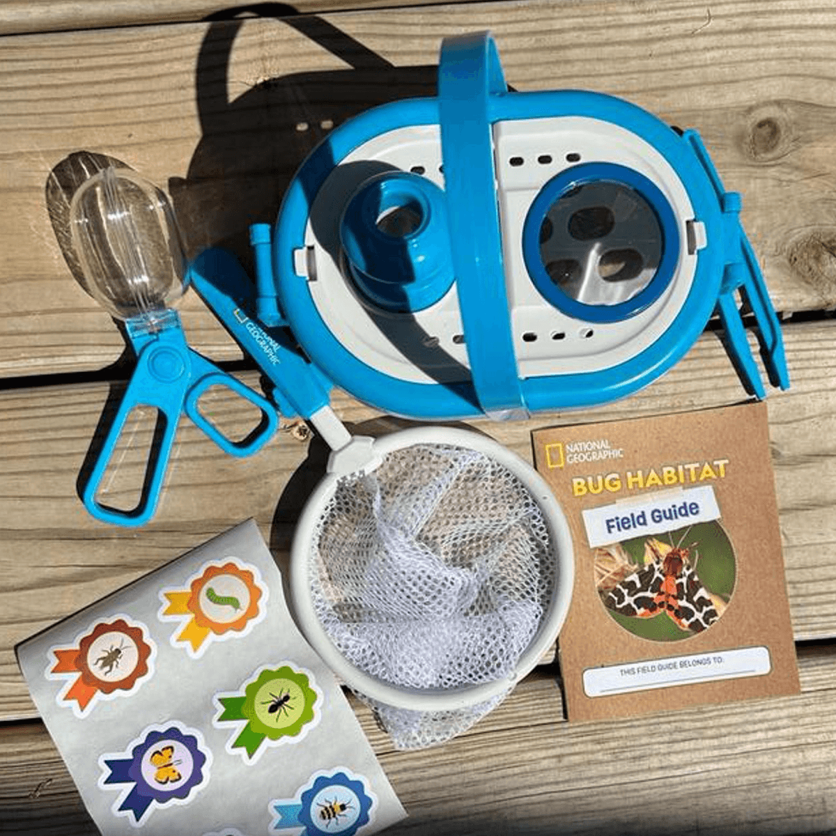 Kit contents displayed showing the habitat and accessories