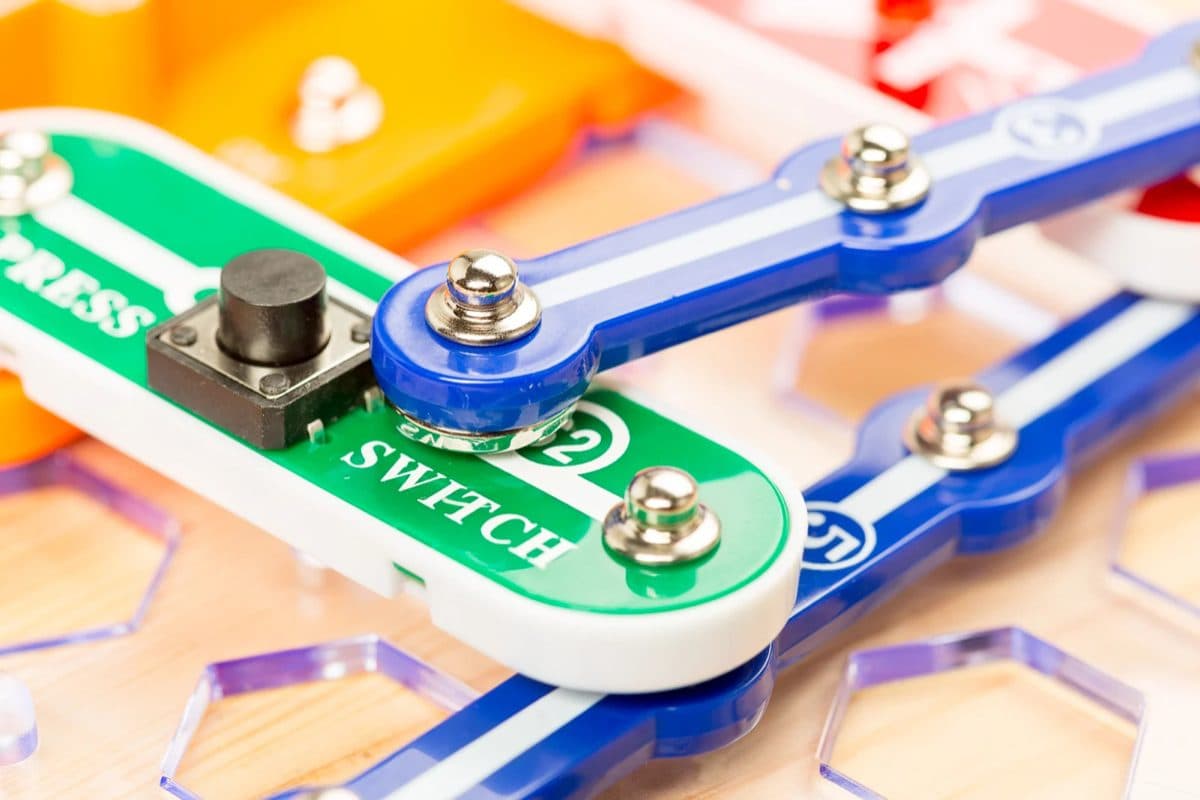 Close-up of Snap Circuits modules snapped together on the grid board